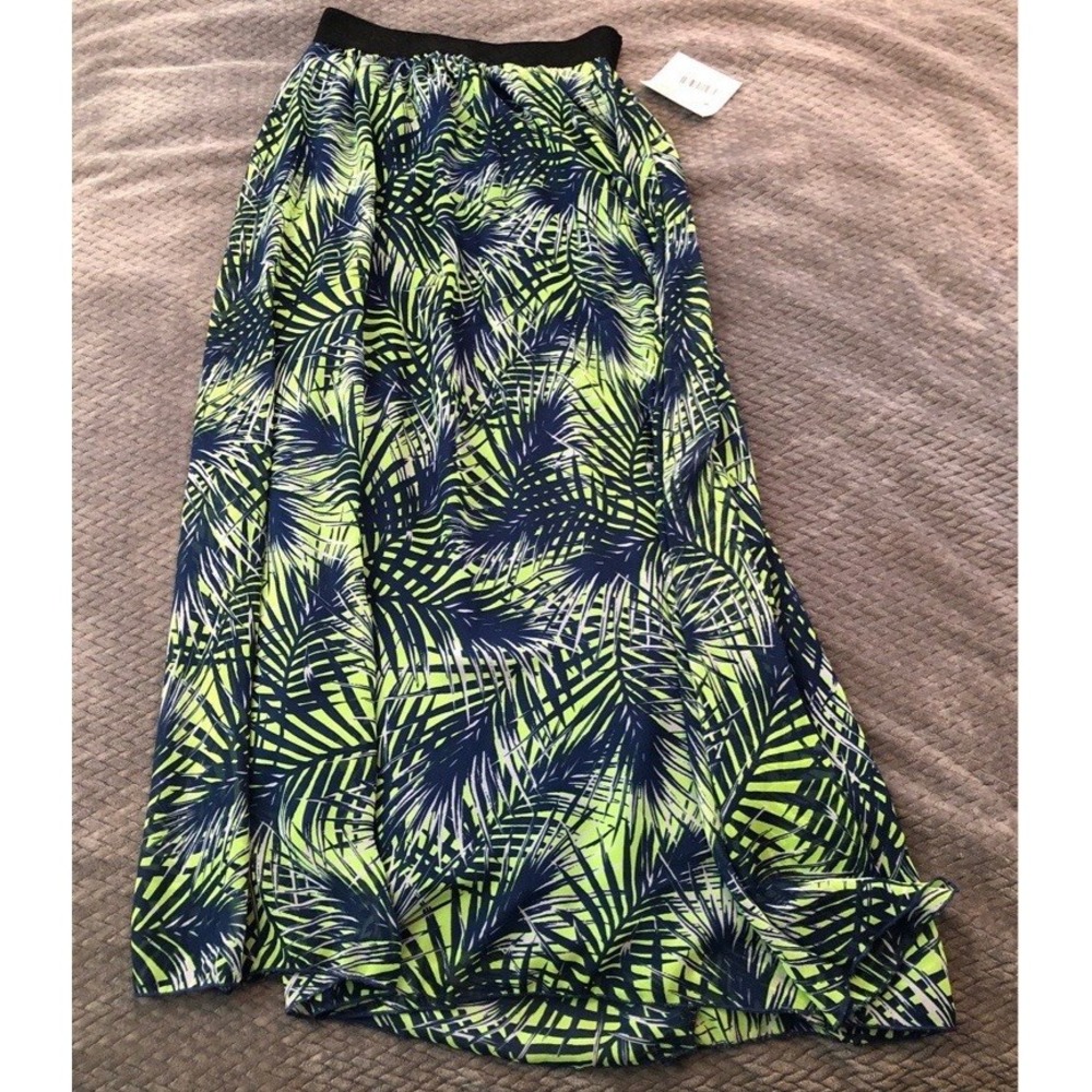 BRAND NEW LulaRoe "Lucy" Skirt - size XS
